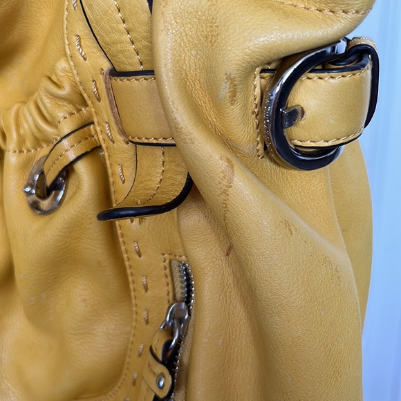 B Makowsky large hobo buttery leather hobo style purse - Picture 4 of 7